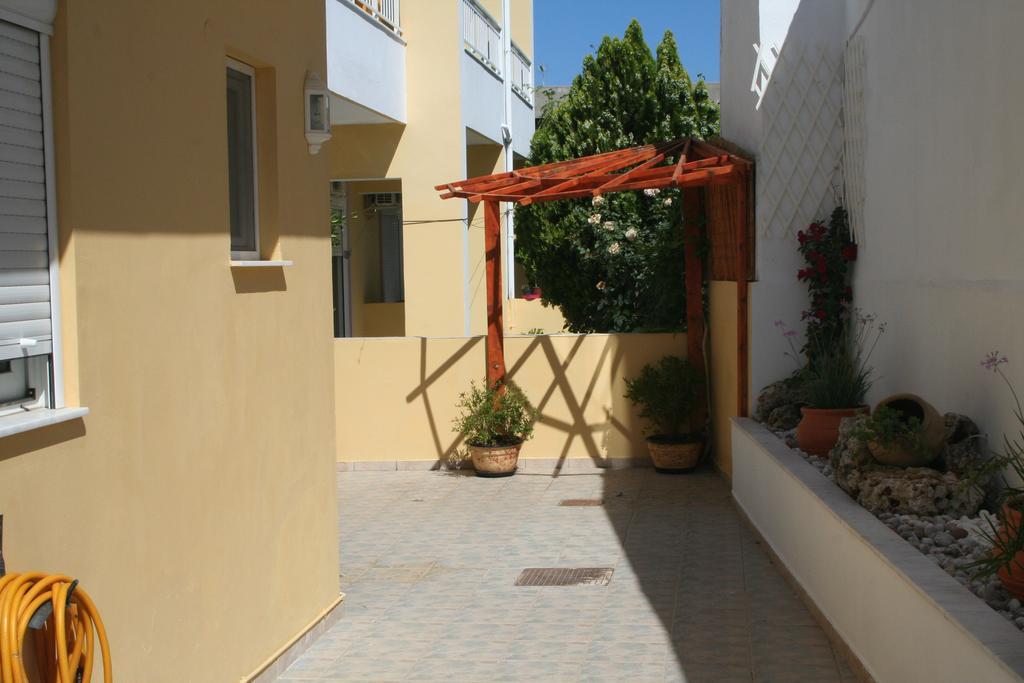 Pantheon Deluxe Apartments Арханґелос Екстер'єр фото