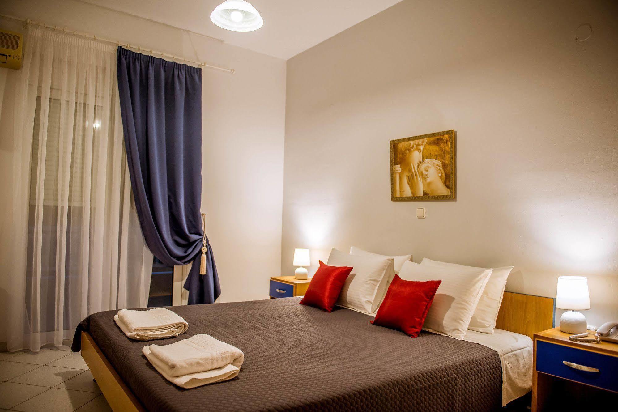 Pantheon Deluxe Apartments Арханґелос Екстер'єр фото