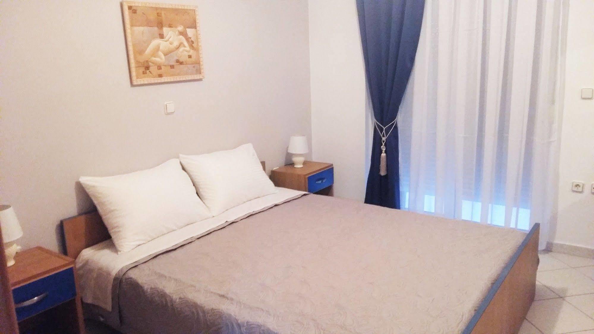 Pantheon Deluxe Apartments Арханґелос Екстер'єр фото
